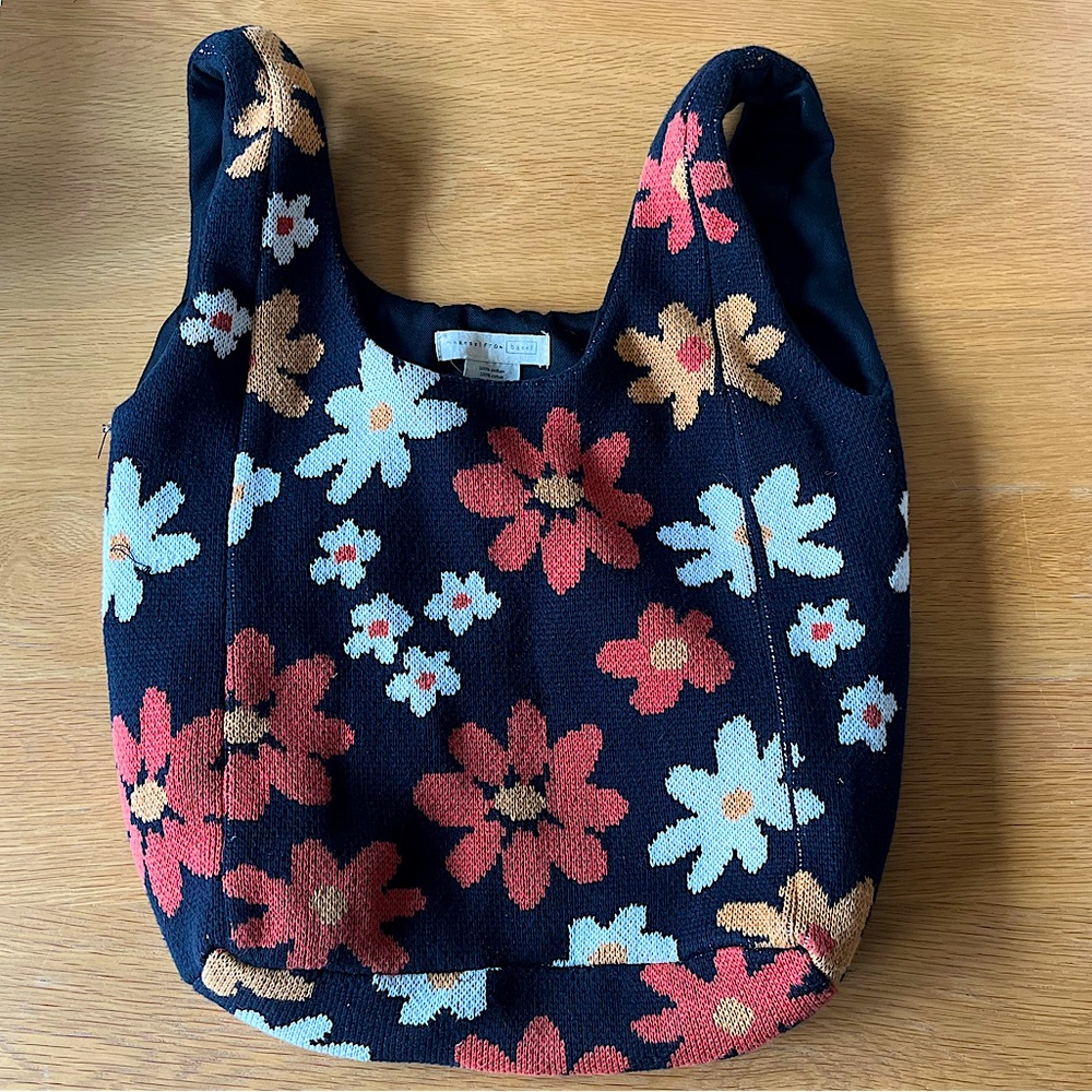 Knitted flower shopper bag from Hansel from Basel.